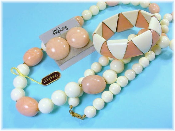 Dauplaise Necklace, Rose Pink Cream Lucite Bead N… - image 2