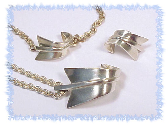 Tiffany arrow deals necklace meaning