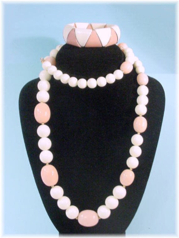 Dauplaise Necklace, Rose Pink Cream Lucite Bead N… - image 8