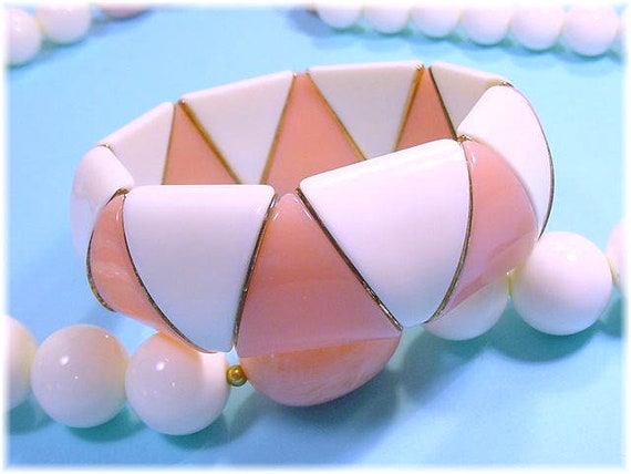 Dauplaise Necklace, Rose Pink Cream Lucite Bead N… - image 4