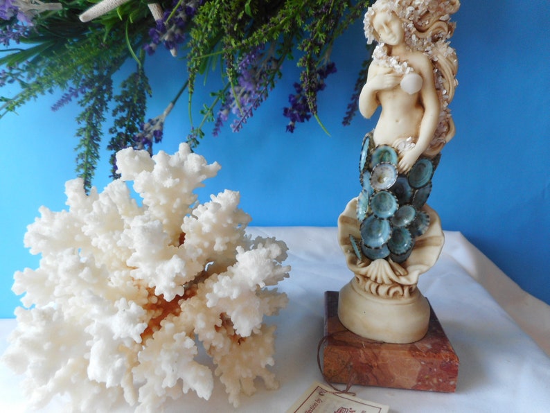 Birth of Venus statue Italy Lorenfa marble base 9 tall nude female shell Sea Shell Birth Of Venus Statue-Sculpture Fine Shell Art