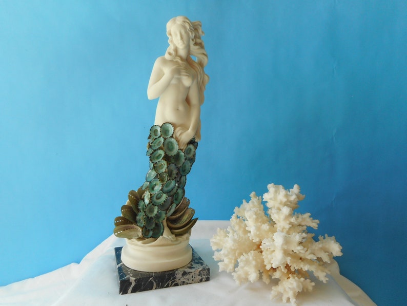 Birth of Venus statue Italy Lorenfa marble base 9 tall nude female shell Sea Shell Birth Of Venus Statue-Sculpture Fine Shell Art