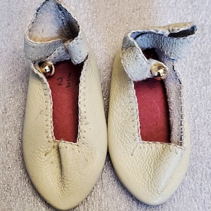 Vintage Off-white Leather Doll Shoes 2-1/2&quot;