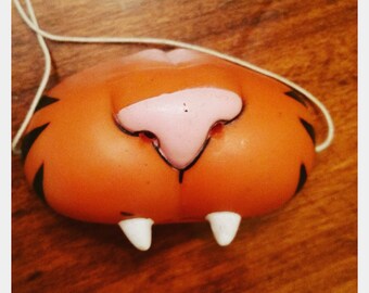 1987 McDonald's Tiger & teeth Halloween mask meal toy