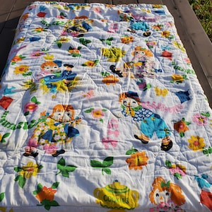 1970&#39;s Raggedy Ann & Andy Thick Crib Quilt