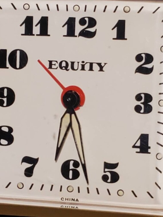 Réveil Voyage Equity Vintage à Remontoir, étui à Palourdes Marron, Analog