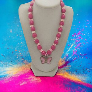 Rosa Halskette für Frauen - Schmetterling Halskette - Puka Muschel Halskette - Einzigartige Halskette - Statement Halskette - Muschel Halskette - Geschenk