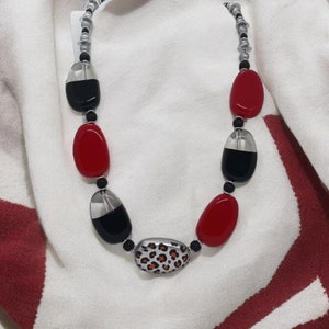 Collier imprimé léopard - Collier multicolore pour elle - Collier tendance - Collier unique - Collier imprimé animal - Cadeau pour elle