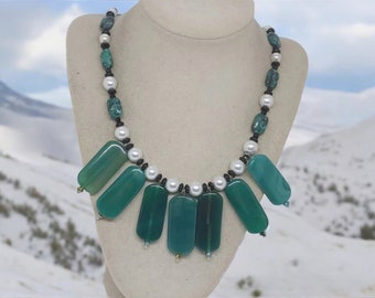 Jade ketting voor haar - groene ketting voor vrouwen - unieke ketting - statementketting - stenen ketting - trouwketting - cadeau