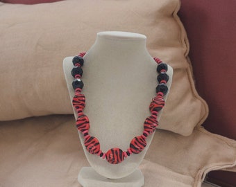 Ketting met zebraprint - ketting zebra - unieke ketting - statementketting - ketting met dierenprint - veelkleurige ketting voor haar