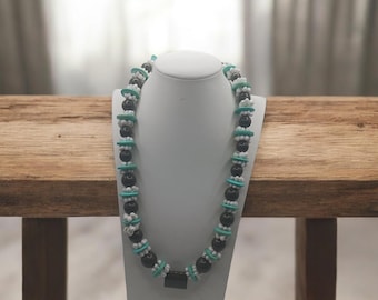 Colar statement turquesa e concha - Design com contas multicoloridas