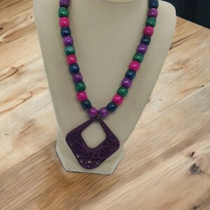 Collier multicolore pour femme - Collier coloré - Collier en bois - Collier bohème - Collier unique - Collier tendance - Cadeau