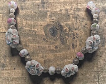 Colar de porcelana - Colar de flores - Colar exclusivo - Colar de casamento - Colar marcante - Colar SByouself - Colar de pérolas