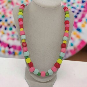 Collier en bois pour femme - Collier coloré - Collier en bois - Collier unique en son genre - Collier multicolore pour elle - Collier tendance