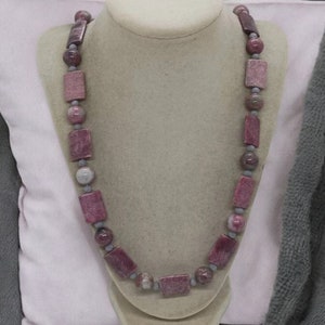 Collar de rodonita rosa para ella - collar de rodonita - collar rosa y gris para mujer - collar único en su tipo - collar multicolor