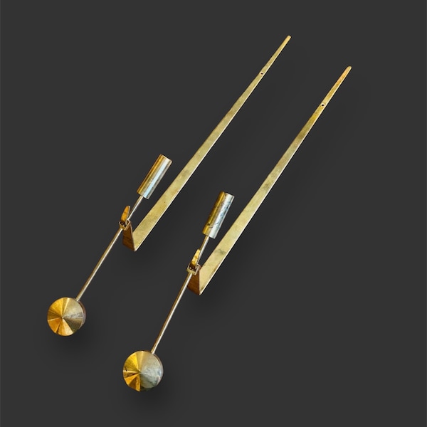 Sammlerstück / Original / Ein Paar Mid Century Modern Vintage Kerzenhalter aus Messing namens “Lampett Pendel” von Pierre Forssell für Skultuna