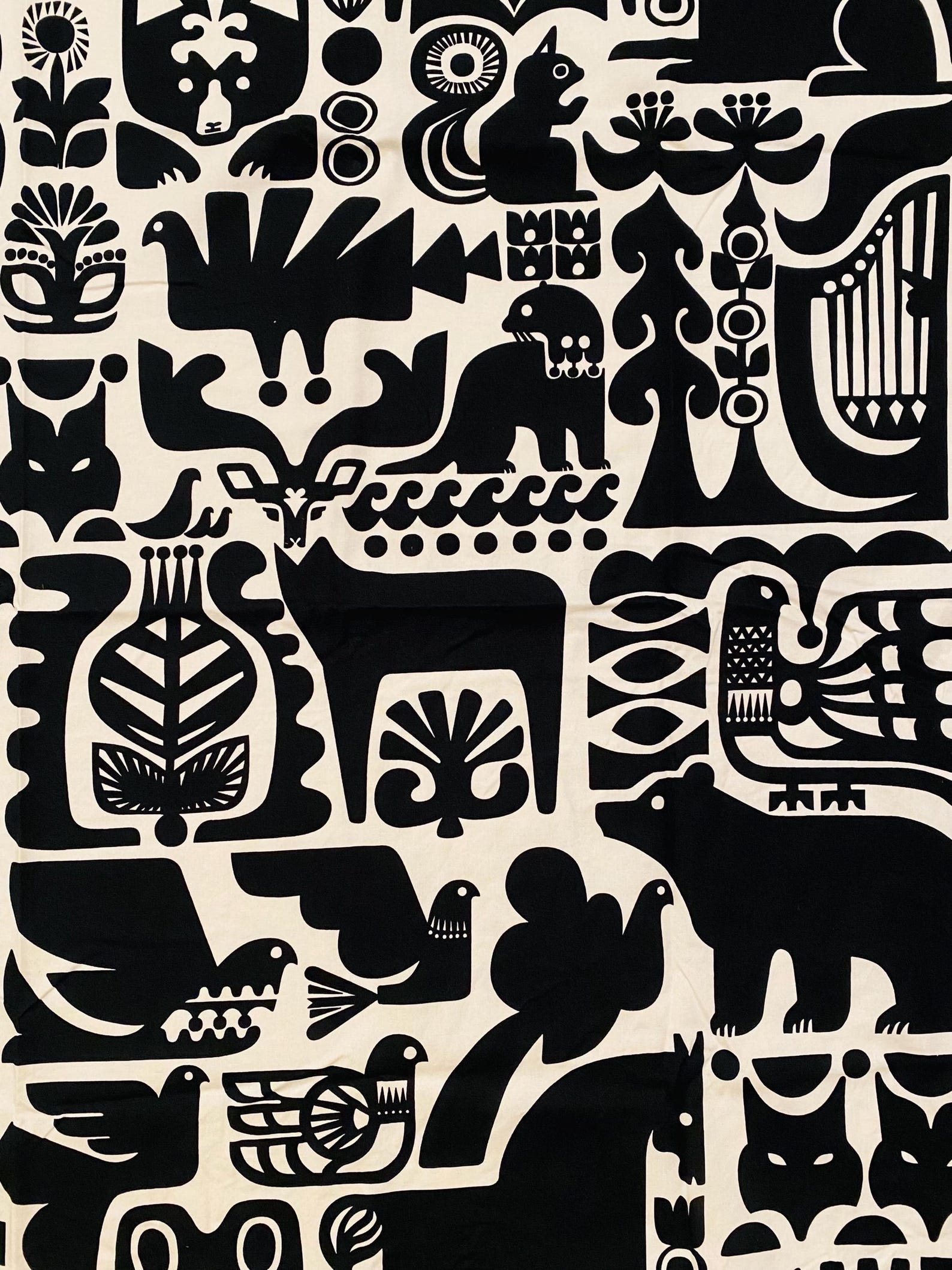 a-fabulous-forest-pattern-marimekko-fabric-named-kanteleen-kutsu