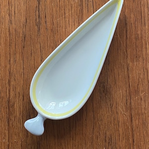 Rare Gustavsberg hand painted porcelain leave shape bowl named &quot;Gefyr&quot; designed by Stig Lindberg, 1960s