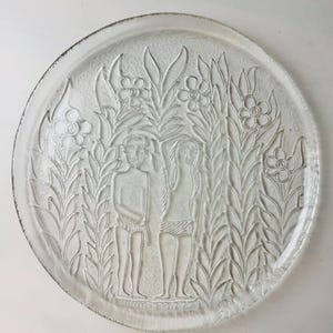 Une belle assiette d&#39;art en verre nommée Adam & Eve par Humppila Glass, 1970, fabriquée en Finlande