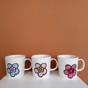 Collectable/rare and limited edition Vintage Arabia Finland ceramic mugs teema Majblomman. Mug designed by Kaj Franck, Made in Finland