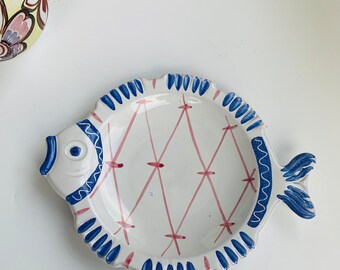 Mid century modern hand painted fish plates, made in Sweden by Alingsås Keramik.1960s
