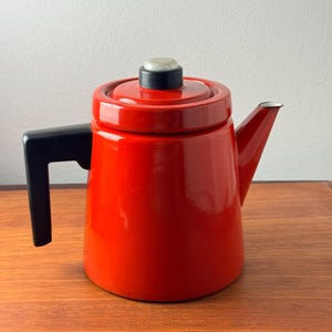 Vintage Finel enamel Kettle /  coffee pot named Pehtoori, designed  by Antti Nurmesniemi in 1957, made in Finland