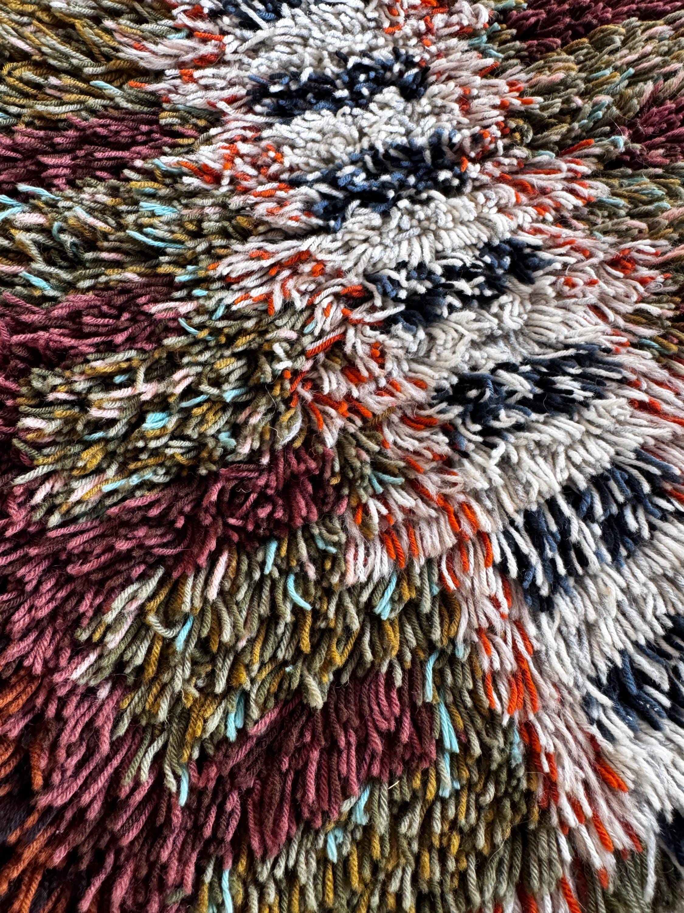 A Beautiful Mid Century Modern Vintage Finnish Rya Rug (ryijy