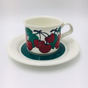 Vintage Arabia Finland coffee cup and saucer named &quot;Kirsikka&quot;, Inkeri Seppälä, 1970s - Made in Finland