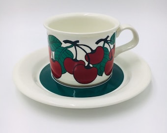 Vintage Arabia Finland coffee cup and saucer named &quot;Kirsikka&quot;, Inkeri Seppälä, 1970s - Made in Finland