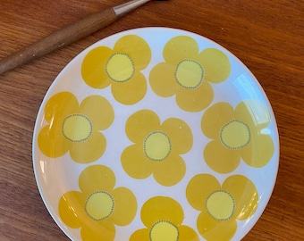 RARE vintage Arabia Finland ceramic plate named “Aurinko", designed by Esteri Tomula / Göran Bäck, 1970s, Made in Finland