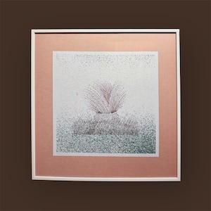 Una maravillosa obra de arte textil serigrafiada finlandesa vintage firmada y enmarcada llamada “Syysheinää” de la artista textil Anneli Keinonen.