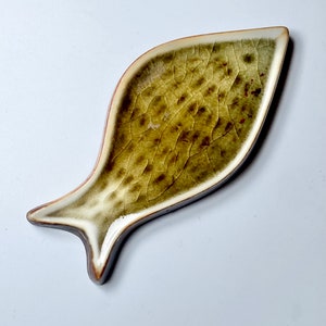 Very rare hand painted vintage Arabia Finland wall art named “Kala”（fish), designed by Gunvor Olin-Grönqvist, 1960s, Made in Finland