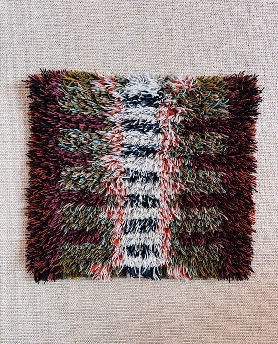 A Beautiful Mid Century Modern Vintage Finnish Rya Rug (ryijy
