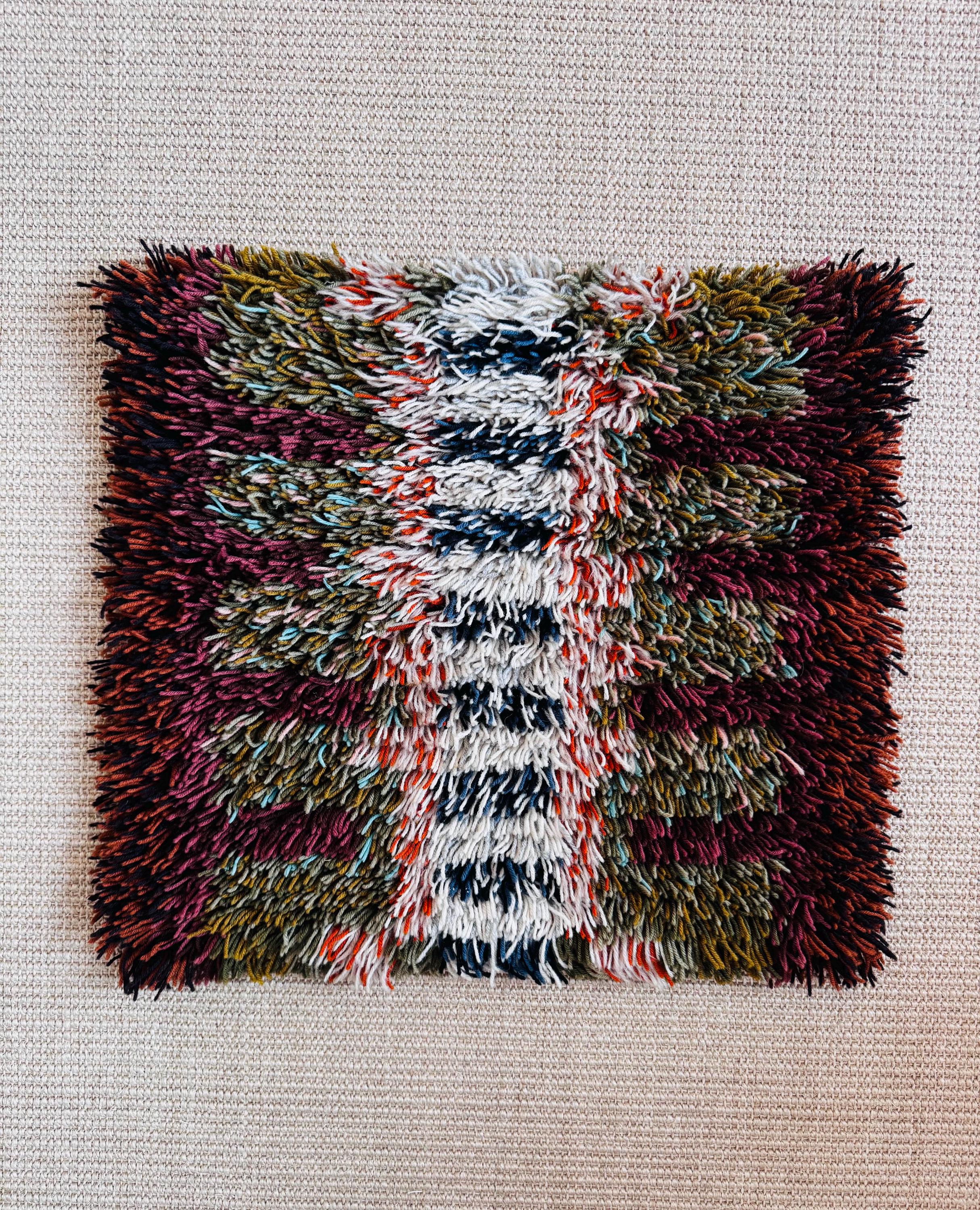 A Beautiful Mid Century Modern Vintage Finnish Rya Rug (ryijy