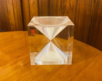 タピオ・ウィルッカラの小さなアクリル砂時計 vakumotuote - Etsy 日本