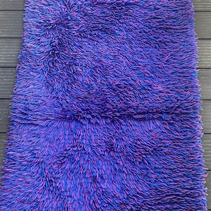 Bright and beautiful Mid Century Modern Vintage Finnish Rya Rug (Ryijy) 1970s made in Finland