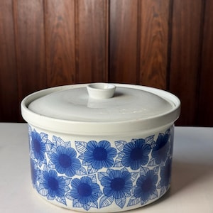 RARE big vintage Arabia Finland ceramic oven pot named “Malva”, designed by Esteri Tomula,1960s, Made in Finland