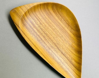 A huge teak bowl with leave shape