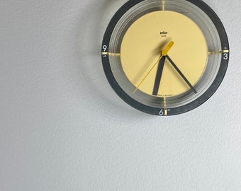 Braun for collector / Type 4782 wall clock, model ABW 21 designed in 1987 in a clear and elegant style made in Germany