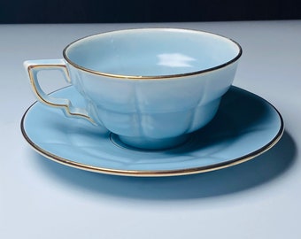 So beautiful form and color,  ”Grand“ gilded Gefle tea cup set by Swedish ceramic artist Arthur Percy (1886-1976) for Upsala-Ekeby in 1930s