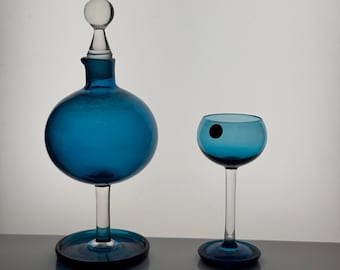 Rare/ beautiful and elegant/ Turquoise blue Decatur and one liqueur glass named "Harlequin", designed by Nanny still for Riihimäen Lasi Oy