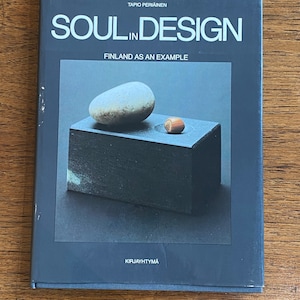 Un libro con muchos diseñadores finlandeses importantes en diferentes campos titulado: &quot;Alma en el diseño, Finlandia como ejemplo&quot;
