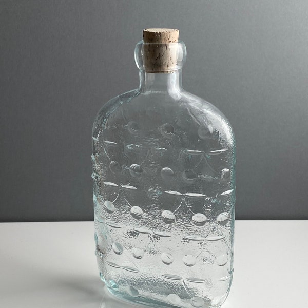 Schöne Glasflasche aus Riihimaen namens Kirsikka von Nanny Still, 1970er Jahre, Made in Finland