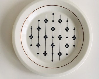 Vintage Arabia Finland plate named "Kartano" by Esteri Tomula,1970s