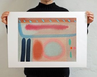 Può includere: Stampa d'arte astratta con uno schema di colori rosa, blu e verde. La stampa presenta un grande cerchio blu chiaro, due linee nere verticali e una linea blu orizzontale.