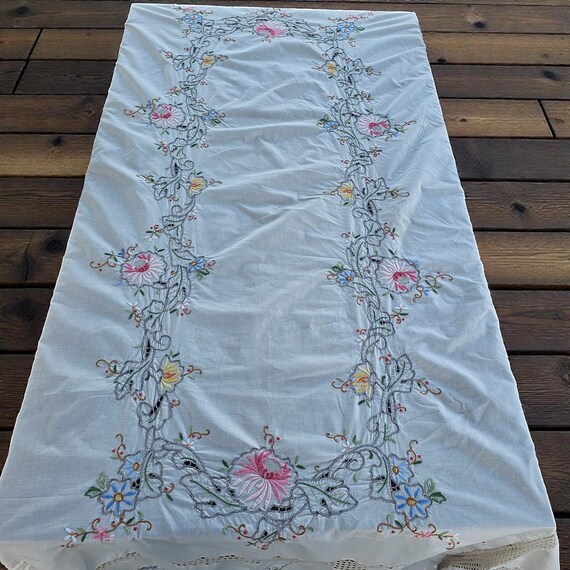 ヴィンテージ花柄手刺繍 リネンテーブルクロス 85cm ヴィンテージ 手刺繍 リネン テーブルクロス カットワーク レース 花柄