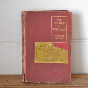 Vintage book The Secret of Wold Hall by Evelyn Everett green 1905 OT1A