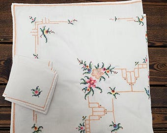 Vintage Hand Embroidered Tablecloth & 4 Matching Serviettes Floral Needlework Set