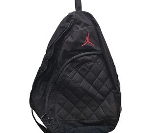 Zaino vintage Nike Jordan Jumpman con logo rosso e tasche con cerniera trapuntate, 2000 D1-T1