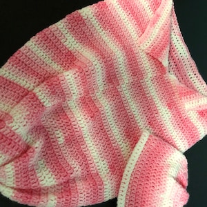 Crocheted Baby Cocoon: Soft & Cuddly